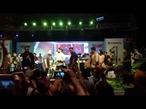 Gippy grewal and Dilpreet Dhillon on stage at Elante mall Chandigarh