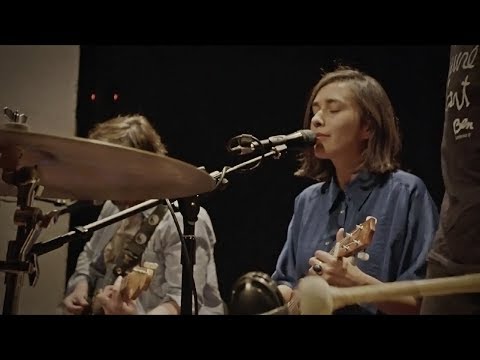 Niña Tormenta - Que Entre El Frío (feat. Protistas)