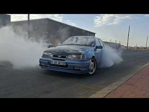 Ford Sapphire SBF 302 V8 burning some rubber