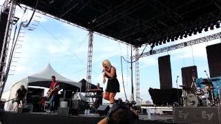 Barefoot and Buckwild-Lauren Alaina