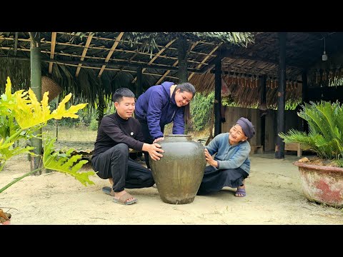 The homeless girl and the old woman were both surprised when Mr. Khang brought an antique vase.