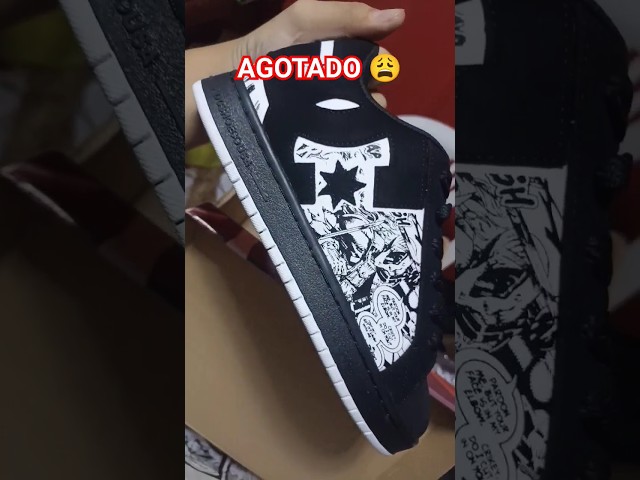 Vídeo relacionado con Marvel Zapatillas Deadpool para hombre | Mules de interior con gráfico de personaje de máscara de Deadpool para adultos en rojo | Zapatos de casa sin cordones de superhéroe Comics