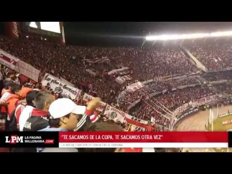 "Tiraste gas, abandonaste" Barra: Los Borrachos del Tablón • Club: River Plate