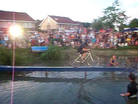 arjen met fiets 'm d'r in almkerk '09