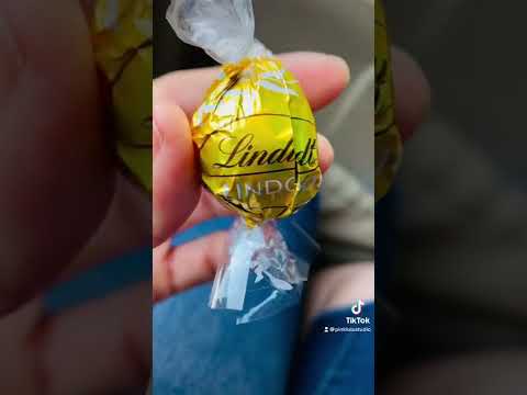 Lindt White Chocolate Truffles #lindt #whitechocolate #candy #truffles #treats #pinklulustudio
