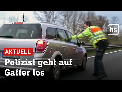 Nach tödlichem Unfall: Wütender Polizist faltet Gaffer zusammen | hessenschau