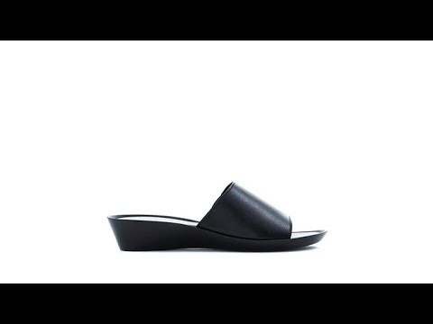 Italian Shoemakers Gari OneBand Slide Sandal