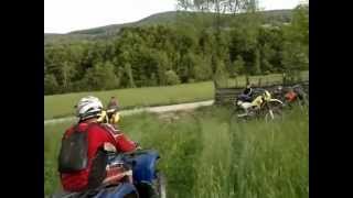 preview picture of video 'Yamaha Grizzlivel neki a dombnak 2 szemely'