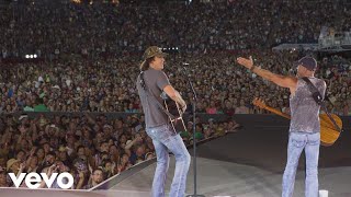Kenny Chesney - David Lee Murphy - Guest on Live in No Shoes Nation