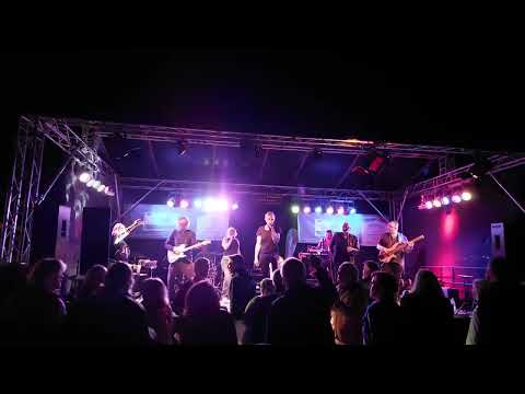 Eine Band namens Wanda beim Weinfest der OSC Rosenhöhe vom 5.9.2025 t3