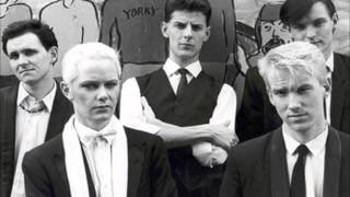 MODERN ENGLISH - I MELT WITH YOU