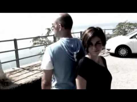 Muoviti muoviti - Artisti in Vetrina 7 - La sigla ufficiale