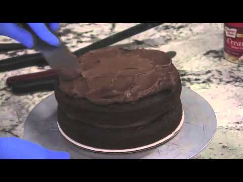 How to Frost a Cake | Duncan Hines®