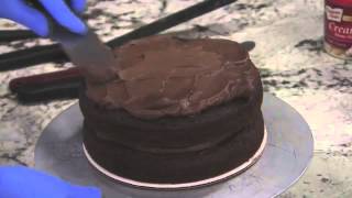 How to Frost a Cake | Duncan Hines®