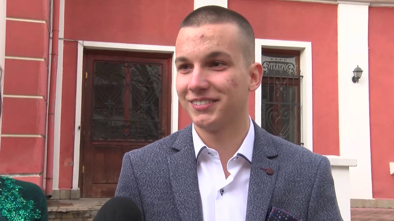 Разнообразни костюми бяха показани в тазгодишното издание на Фашинга на езиковата гимназия