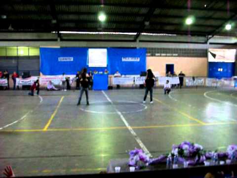 kennedy  2010 3°A e 3°B.. abertura dos jogos (Alan,Renata,João e Bianca ) dudu =D