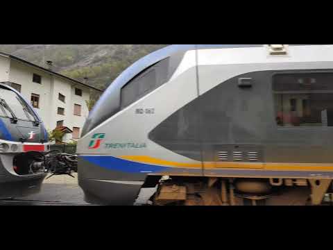 Doppia di  Minuetto diesel (MD 062 + MD 092) in transito sotto il Forte di Bard