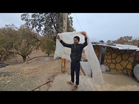 "Heavy Rainstorm and a Scorpion Attack in the Nomadic Home! 🌧️🦂👶 | Tense Moments in the Village"