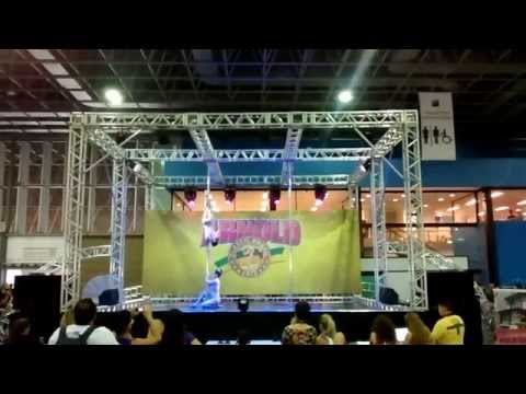 1° Lugar - Categoria Duplas - Raquel Winnie & Tamires Fruh - Arnold Classic Brasil 2015