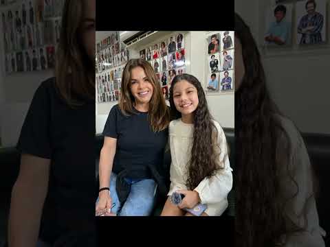 A jovem atriz e modelo Tessália Abranches entrevistando Andrea Avancini