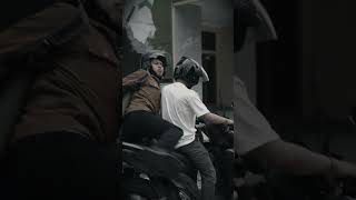 Download lagu Ngeburu-buru temen tiap detik berasa penting, Tapi ada satu hal kecil yang kelupaan mp3