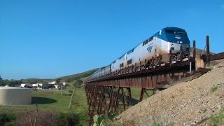 preview picture of video 'Amtrak Coast Starlight Trains in Cuesta Pass on a January Afternoon HD'