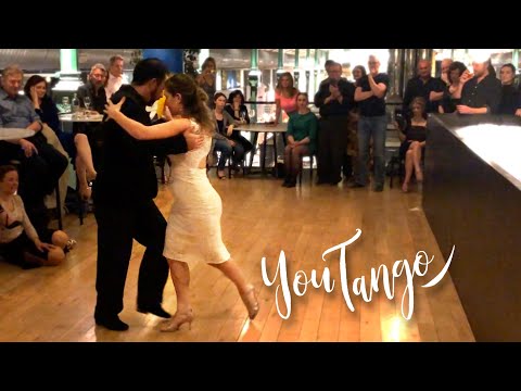  Gustavo Gómez  and  Gabi Gómez  are  dancing  to  the  tango  "  Tigre Viejo  "  by  Tango Bardo  in  2019