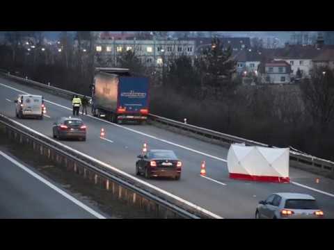 CHODEC NA DÁLNICI D5 NEPŘEŽIL SRÁŽKU S KAMIONEM