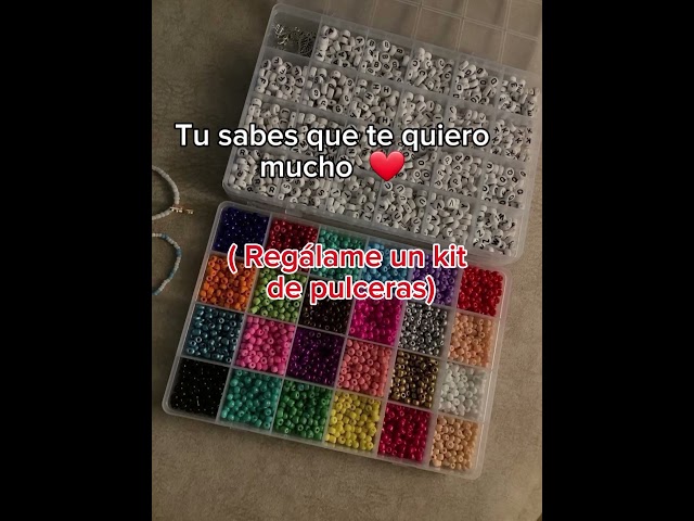 Vídeo relacionado con 82 PCS Sta Wars Regalos para Fiestas, Sta Wars Bolsas de Fiesta, Sta Wars Cumpleaños Decoracion, 10 Yod Llaveros, 10 Packs Regalo de Fiesta Yod, 12 Pulseras de Silicona Yod, 50 Yod Pegatinas