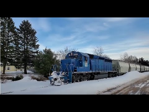 A Couple Of Stoner Stowaways Are On This Train! #trains #trainvideo #trainhorn | Jason Asselin