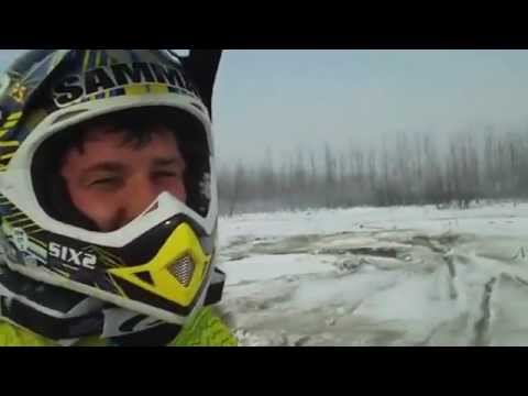 Sulla neve con la moto da cross