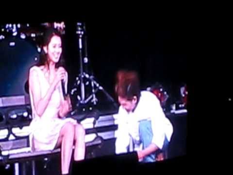 Onew - Delivery at SMTOWN LIVE 2010 in LA