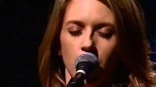 Liz Phair : West 54th Jan. 1999, courtesy "Ronald Vaughan" (v=eBW8ZSRxjy0)
