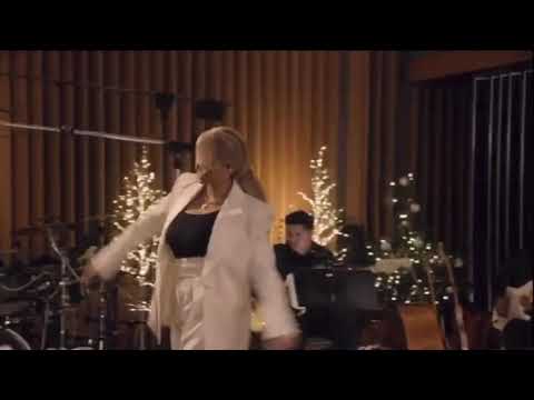 Tori Kelly - This Christmas live from Capitol Studios