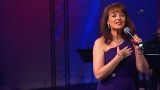 Mary Duff - Pick Me Up On Your Way Down (Live at The Maytag Studio Auditorium, Johnston, Iowa)