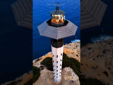 El majestuoso Faro de Torredembarra desde el cielo 🌅 | Tarragona Drone