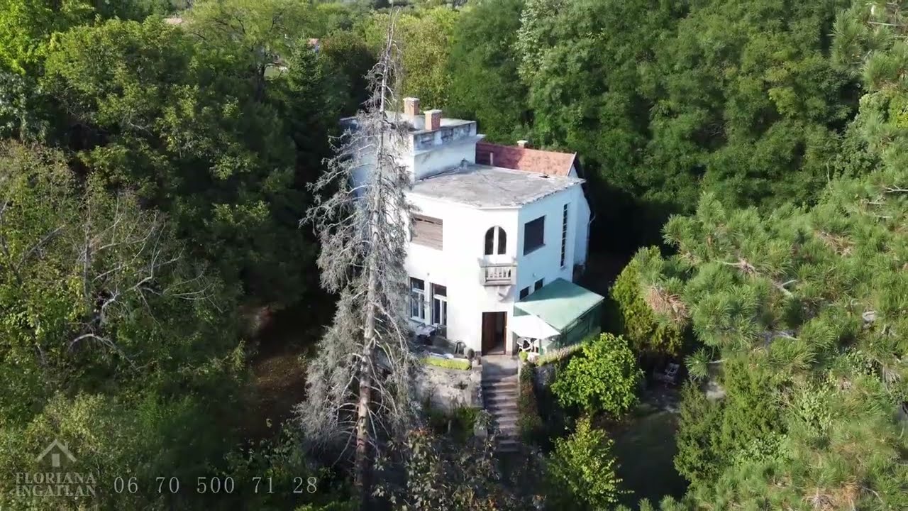Eladó villa, Bicske 6 szoba 300 m² 250 M Ft