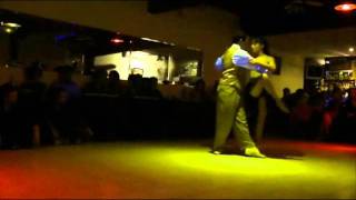 MARIO DE CAMILLIS Y BARBARA WAINNRIGHT "BUSCANDOTE"