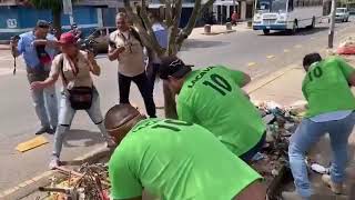 Gobernador Lacava recolectó él mismo basura en los nuevos TrashDracula en Valencia