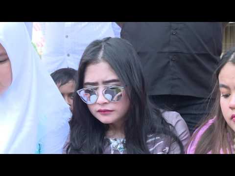 Keceriaan Prilly Saat Berlebaran Bersama Keluarga | Selebrita Siang