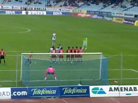 Real Sociedad 1 - 0 Gimnastic Gol de falta Claudio Bravo.