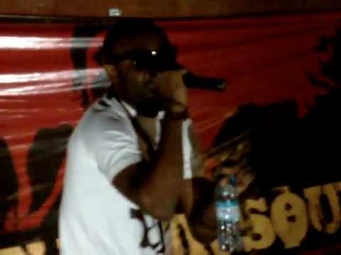 Prestation de Habib du Bled au WOILA HIPHOP FESTIVAL de GAROUA (extrait part 1)