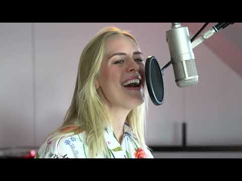 Trine Therkelsen - Solen Er Så Rød Mor (Drømmenes Land)