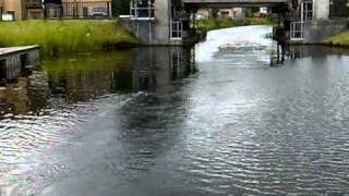 preview picture of video 'Bonnybridge Canal Lift Bridge.mp4'