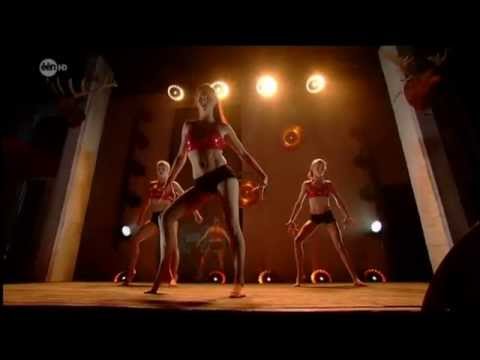 Café Corsari: acrotrio Kaat Dumarey, Julie Van Gelder en Ineke Van Schoor