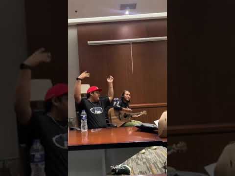 Kaka Slank nyanyiin lagu Jawa