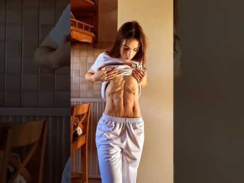 Muscle girl love 💪 #fitgirl #fitnessmotivation #workout #gymlover #bodybuilding #gymlife #glutes