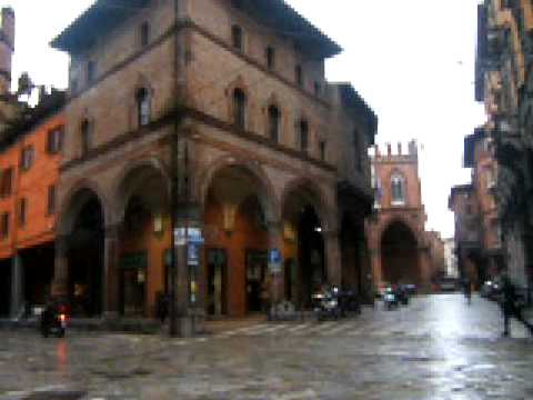 La torre degli Asinelli a Bologna