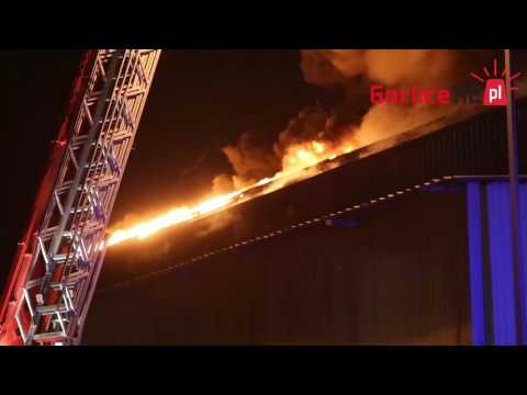 Gorlice112.pl - Ogromny pożar sortowni odpadów w Gorlicach. 30 zastępów w akcji!