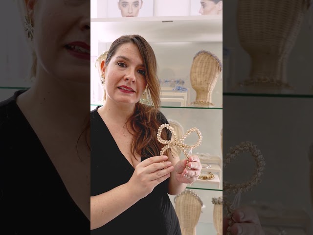 Vídeo relacionado con Costumizate! Peineta para madrina y Semana Santa de Metacrilato, 28 cm x 20 cm. Especial para eventos formales, ocaiosnes especiales y fiestas tradicionales. (Marrón)